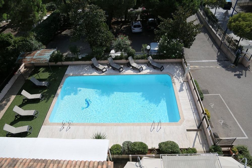 Hotel Campanile Antibes Instalações foto
